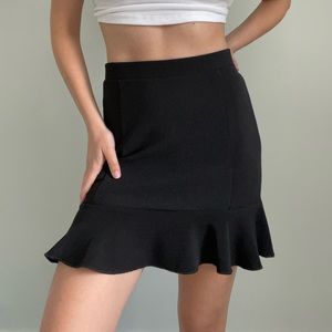 FOREVER 21 Ribbed Ruffle Hem Mini Skirt Black Size M